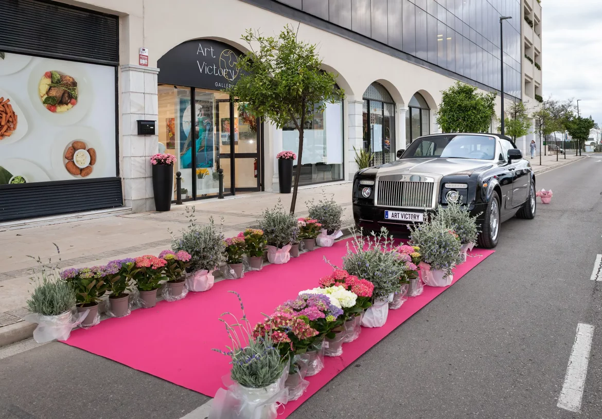 ELM - VIP Flower Ball 'Bloom'